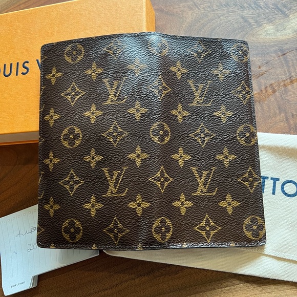 Louis Vuitton Brazza Wallet - Picture 2 of 16